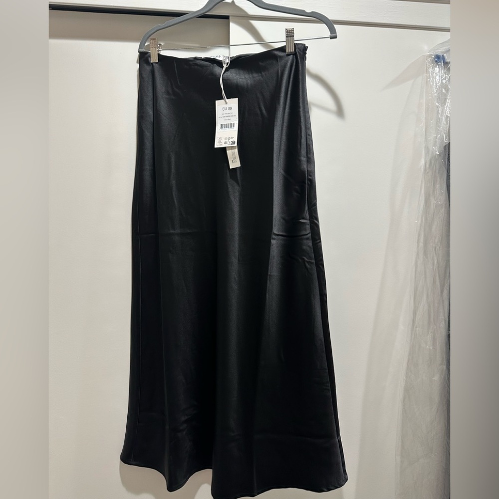 NA KD Elegant Black Satin Midi Skirt, new with tags, never worn